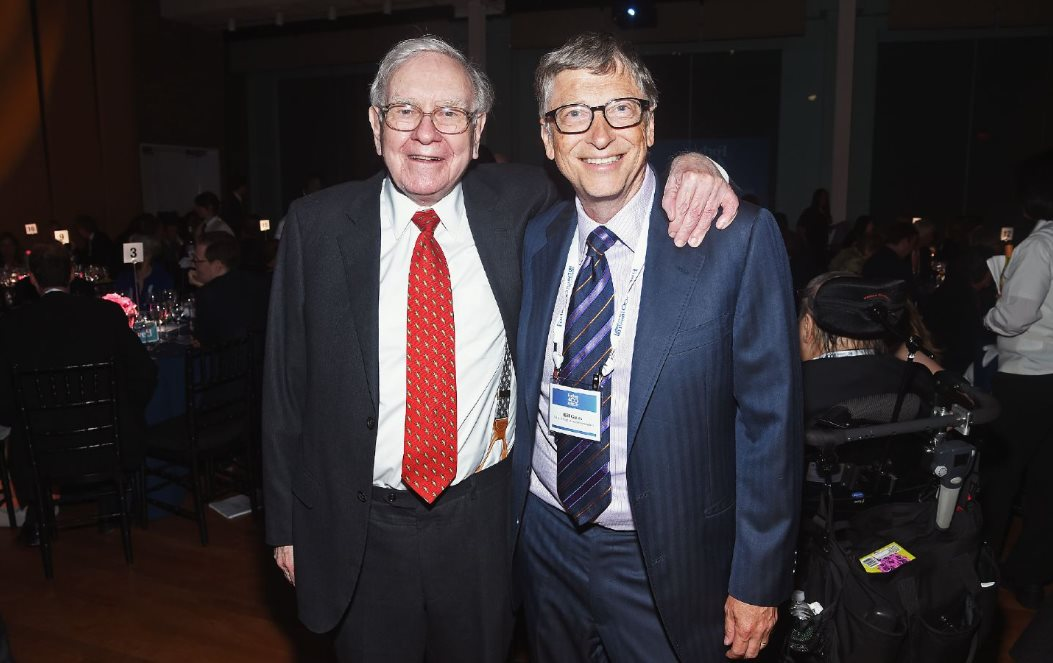 Từng tiếc từng phút làm việc, 2 giờ sáng giao nhiệm vụ cho nhân viên, Bill Gates hối hận vì không học từ huyền thoại Warren Buffett điều này sớm hơn để vừa thành công vừa hạnh phúc