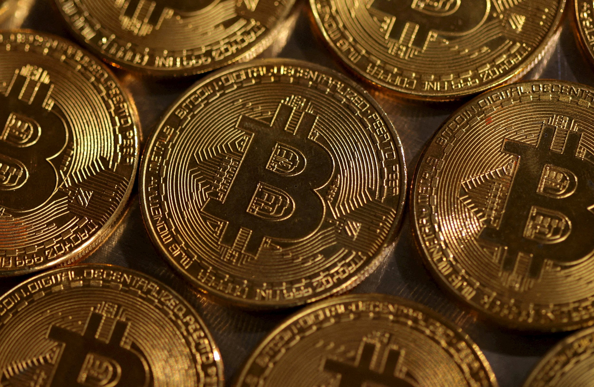 Giá Bitcoin hôm nay 12/7: BTC khó lên 59.000 USD