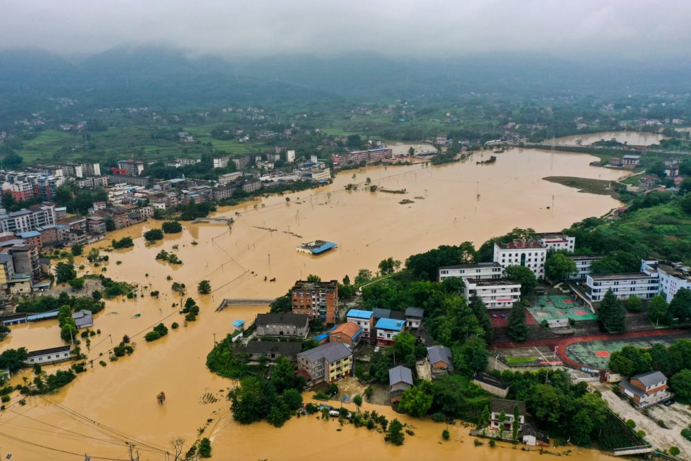 Siêu đô thị của Trung Quốc ngập trong mưa lớn: Thiệt hại gần 300 tỷ đồng, 'căng như dây đàn' khi Đập Tam Hiệp chuẩn bị xả lũ với lượng nước 43.000 m3/s 