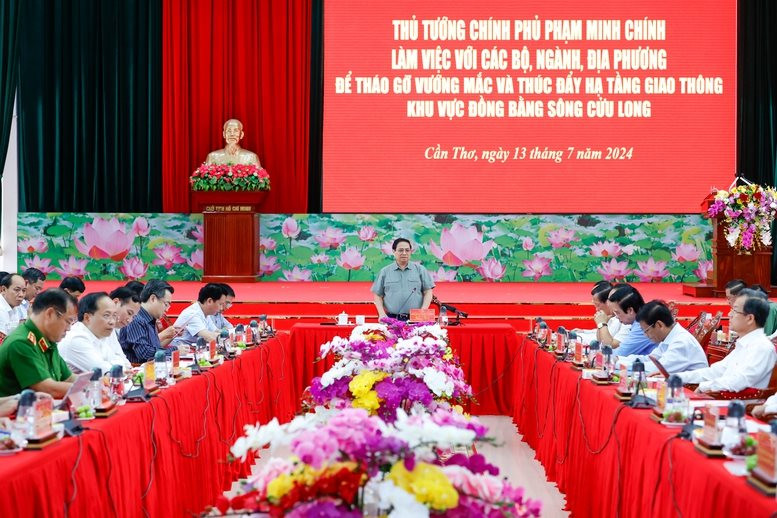 Thủ tướng: Không để đơn vị thi công 'cô đơn' trên công trường, phấn đấu đến năm 2025 ĐBSCL có 600 km cao tốc