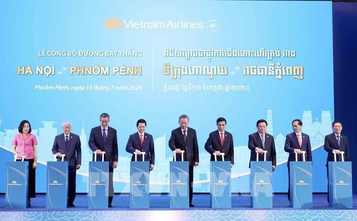 Vietnam Airlines phối hợp Saigontourist Group mở đường bay thẳng Hà Nội - Phnôm Pênh, đẩy mạnh xúc tiến du lịch Việt Nam - Campuchia