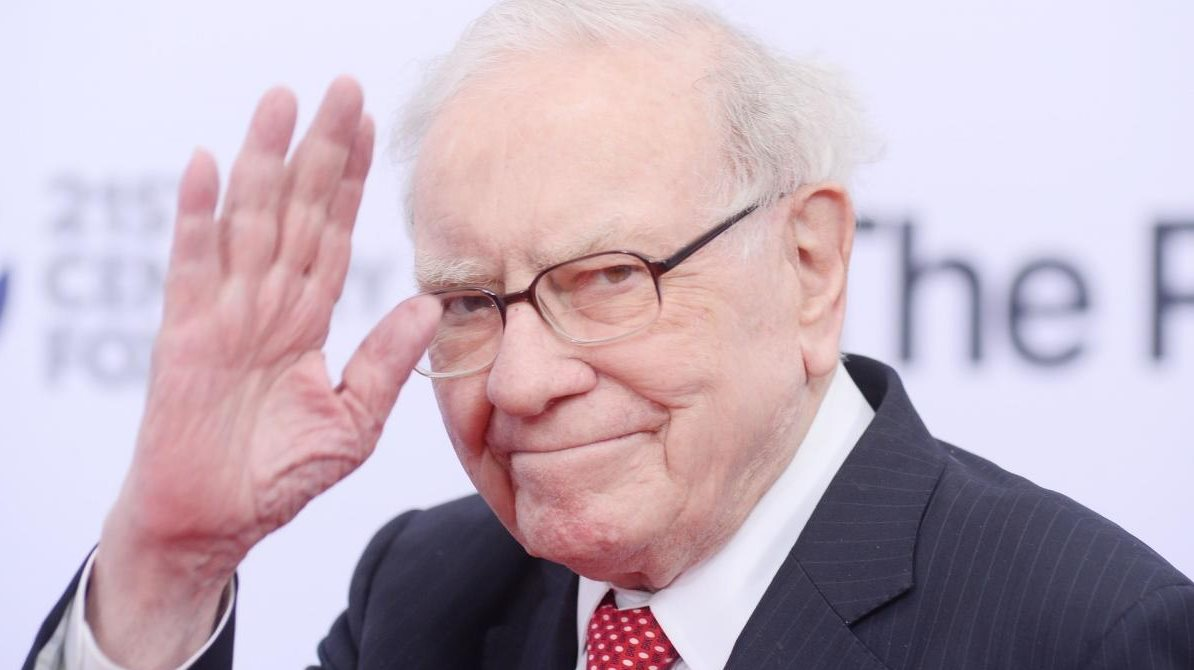 Huyền thoại Warren Buffett rót 135 tỷ USD mua 1 cổ phiếu thuộc lĩnh vực ông từng xa lánh: Thời cơ đến cho các nhà đầu tư?