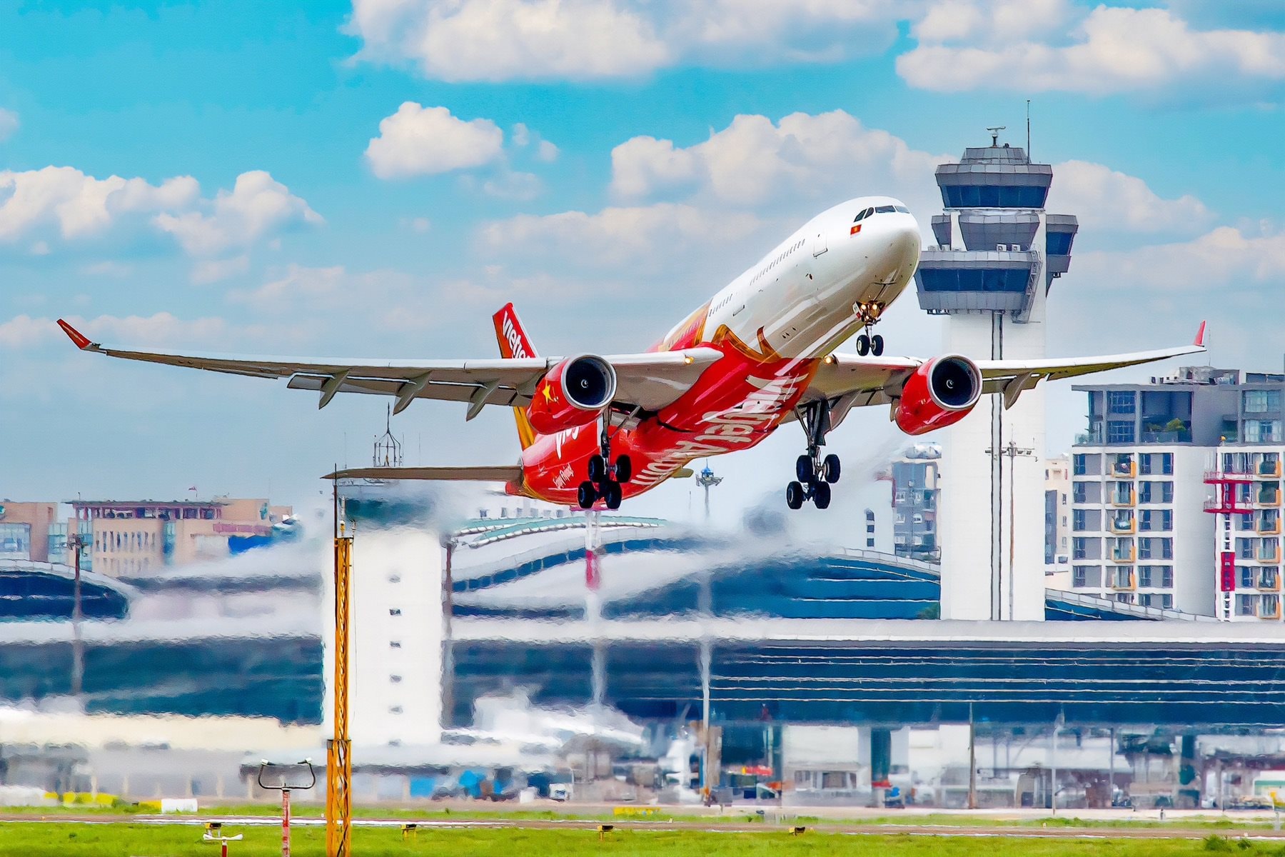 Vietjet tăng trưởng doanh thu 15% trong 6 tháng đầu năm 2024