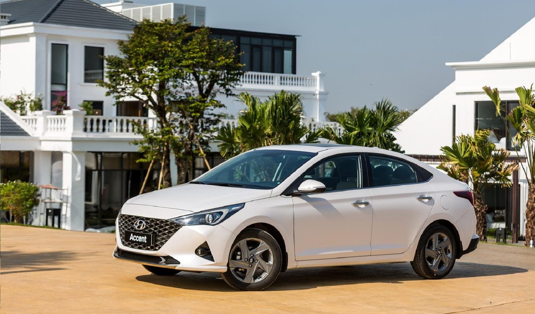 Sedan hạng B đồng loạt giảm đậm tới cả trăm triệu đồng: Hyundai Accent, Honda City... cùng dò đáy, có chiếc chỉ ngang xe hạng A