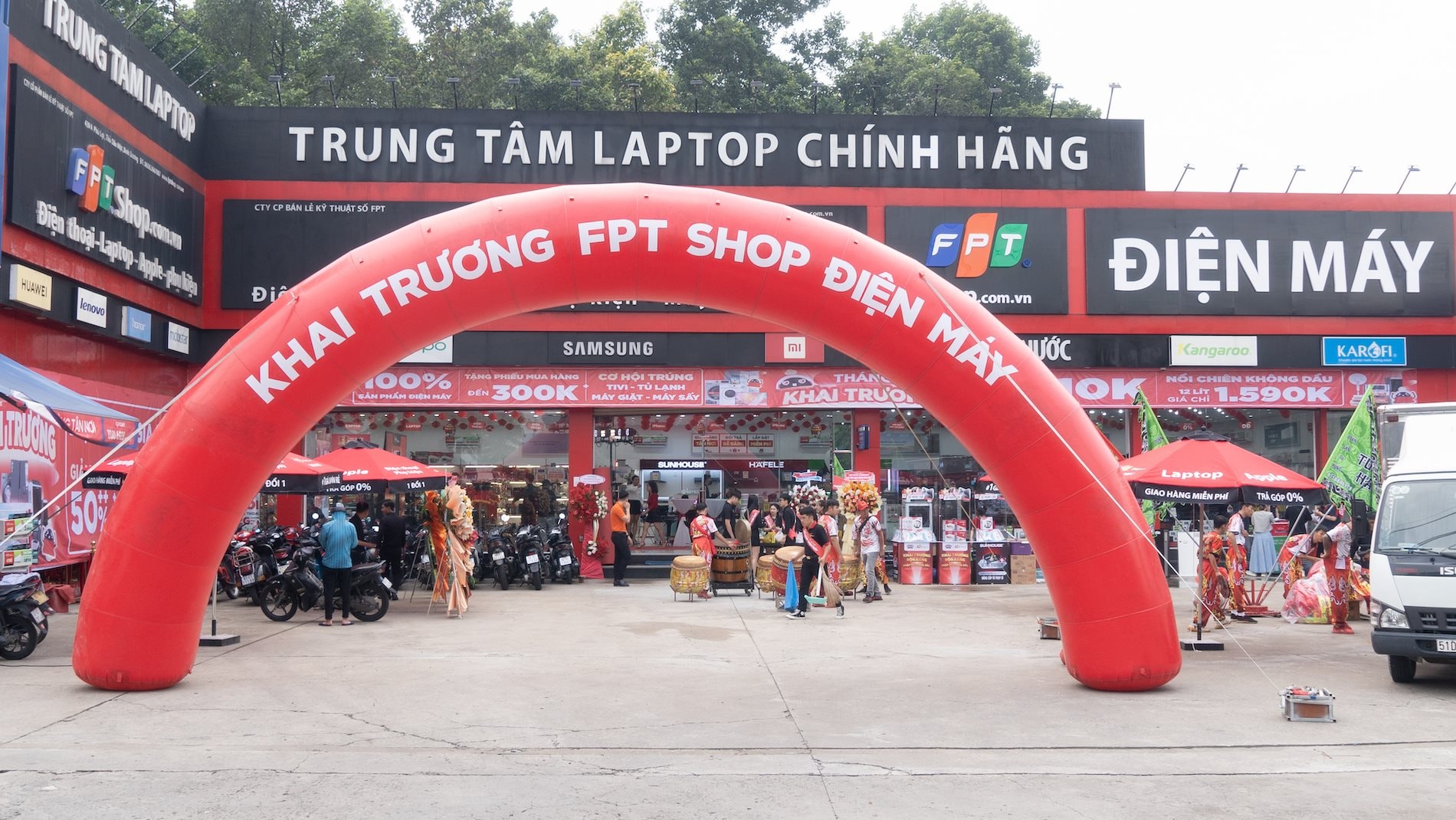 FPT Shop chính thức gia nhập sân chơi bán điện máy: Mở liền 10 cửa hàng, mục tiêu 50 shop trong năm 2024