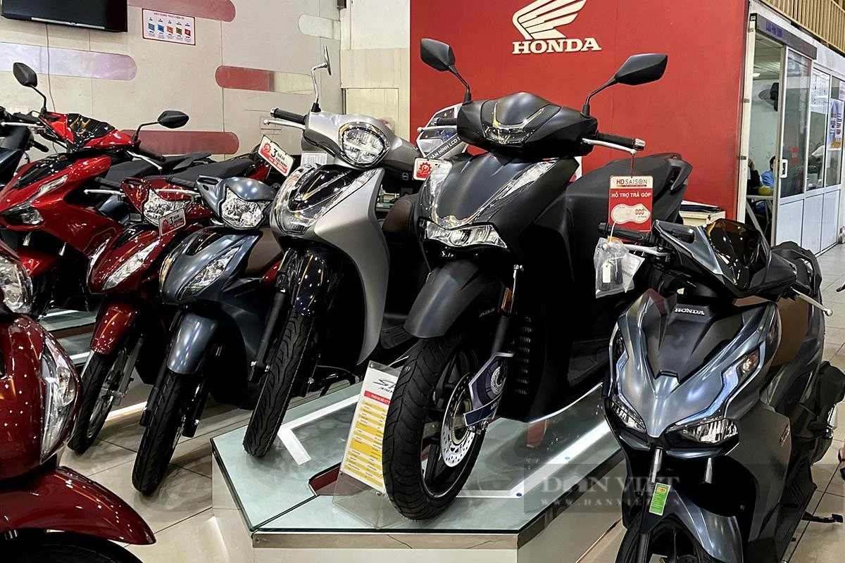 Giá xe máy đồng loạt lao dốc: Honda Vision còn 29,9 triệu đồng, Honda SH, Lead, Yamaha Janus… cùng dưới giá đề xuất, có xe tặng kèm smartphone