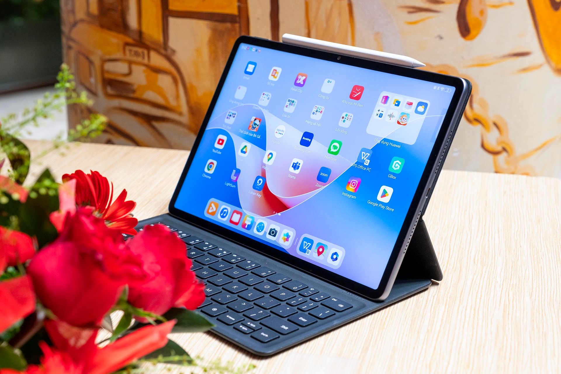 Huawei ra mắt máy tính bảng mỏng nhẹ, màn hình như "đóng đinh" cho hội thích vẽ vời, giá 15 triệu