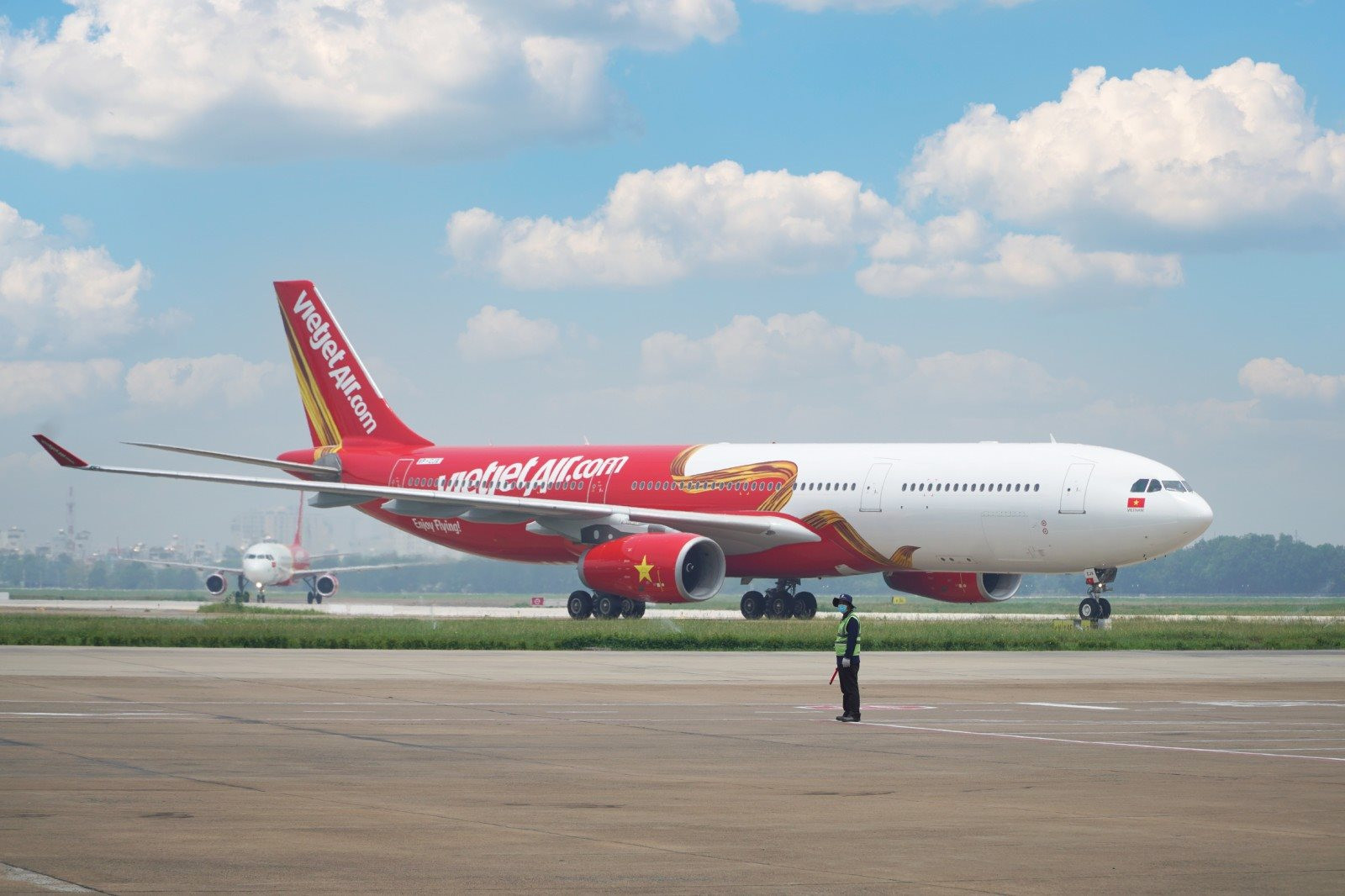 Khối ngoại tiếp tục bán ra hơn 400 tỷ đồng cổ phiếu VietJet