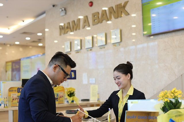 Cổ phiếu NamABank, Quốc Cường Gia Lai tăng kịch trần