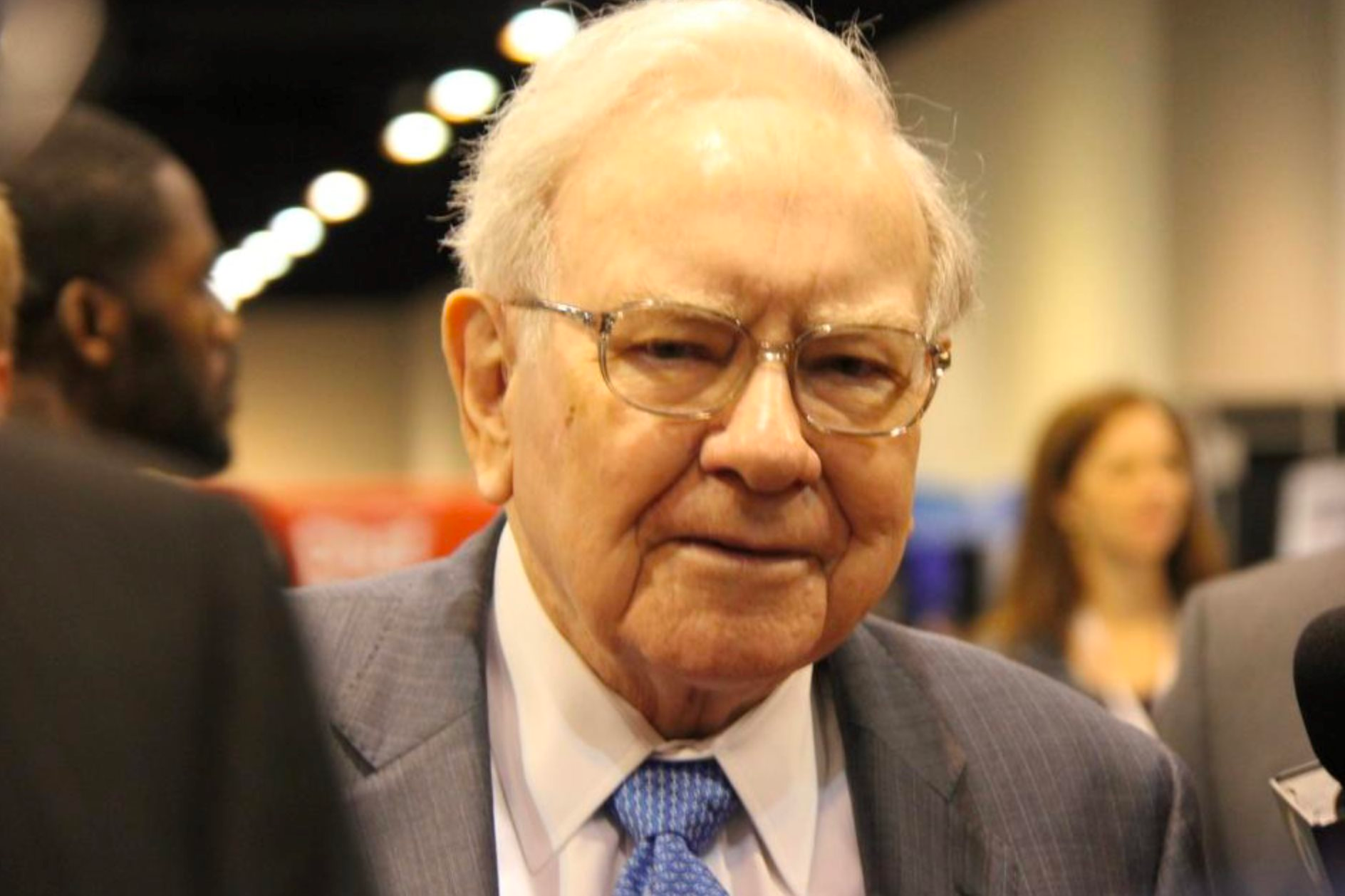 Chi hơn 9 tỷ USD trong 1 năm để mua cổ phiếu được yêu thích nhất nhưng Warren Buffett đột ngột 'mất hứng': Huyền thoại đầu tư đang 'toan tính' gì? 