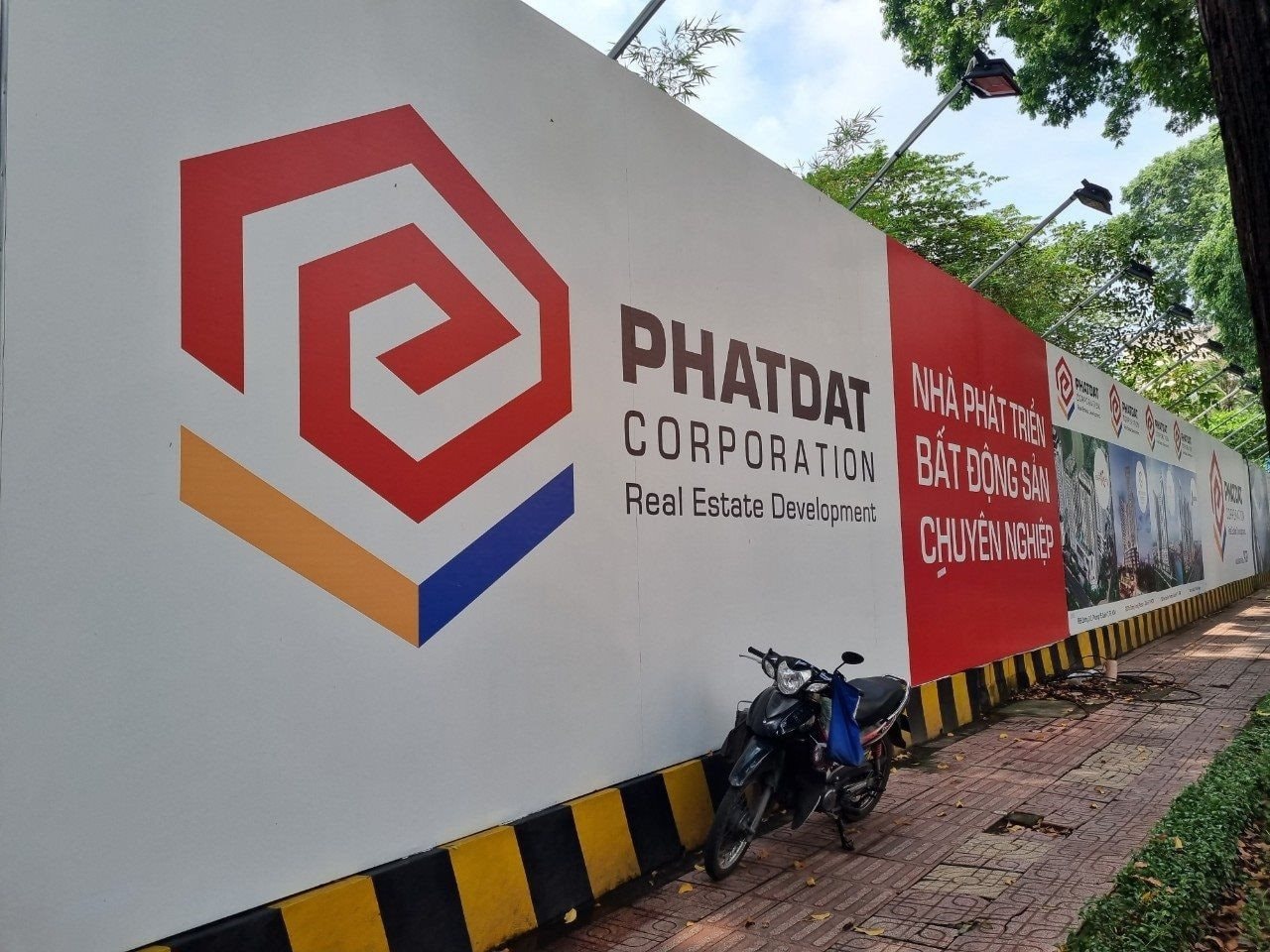 Cổ phiếu Phát Đạt (PDR), Đất Xanh (DXG) tăng kịch trần