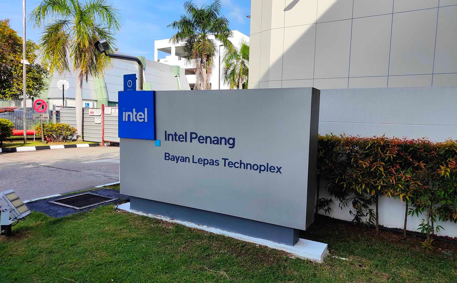 8097205_cover-intel-malaysia-factory-packaging-foveros-tinhte.jpg