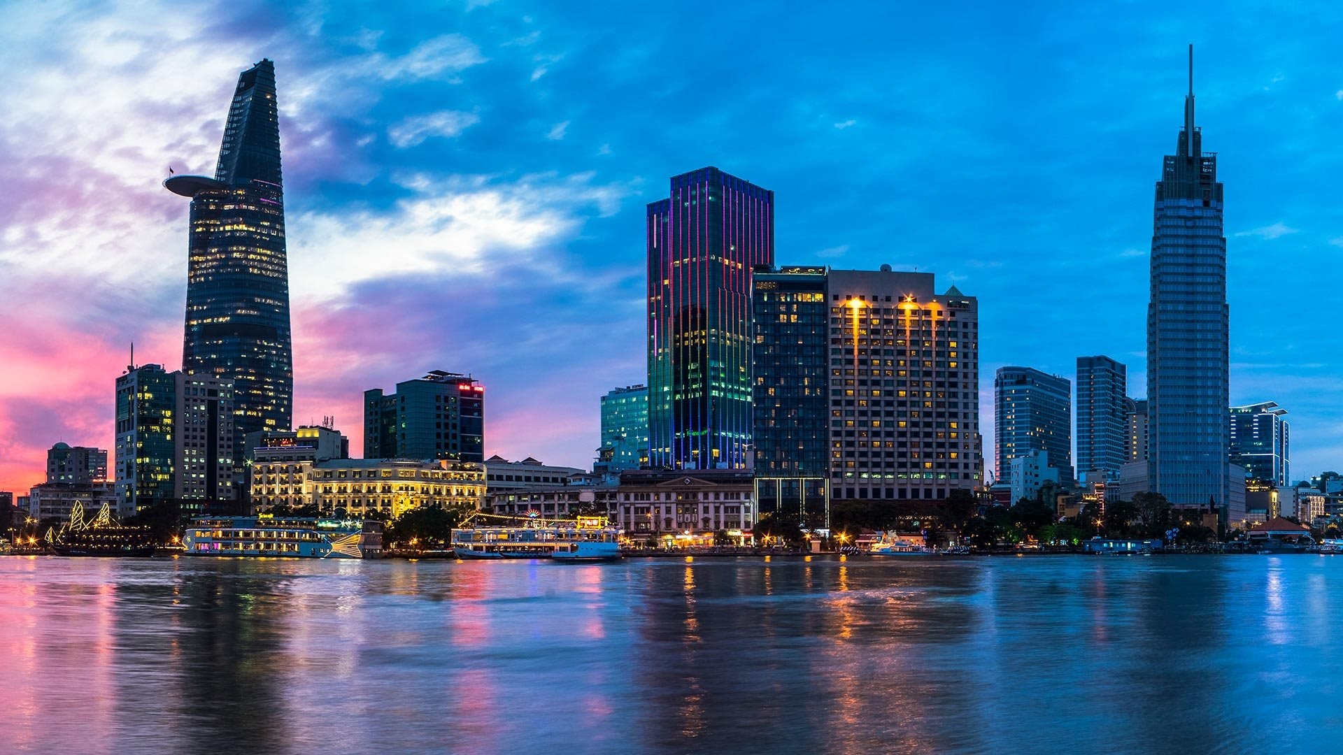 river-night-f-the-reverie-saigon.jpg