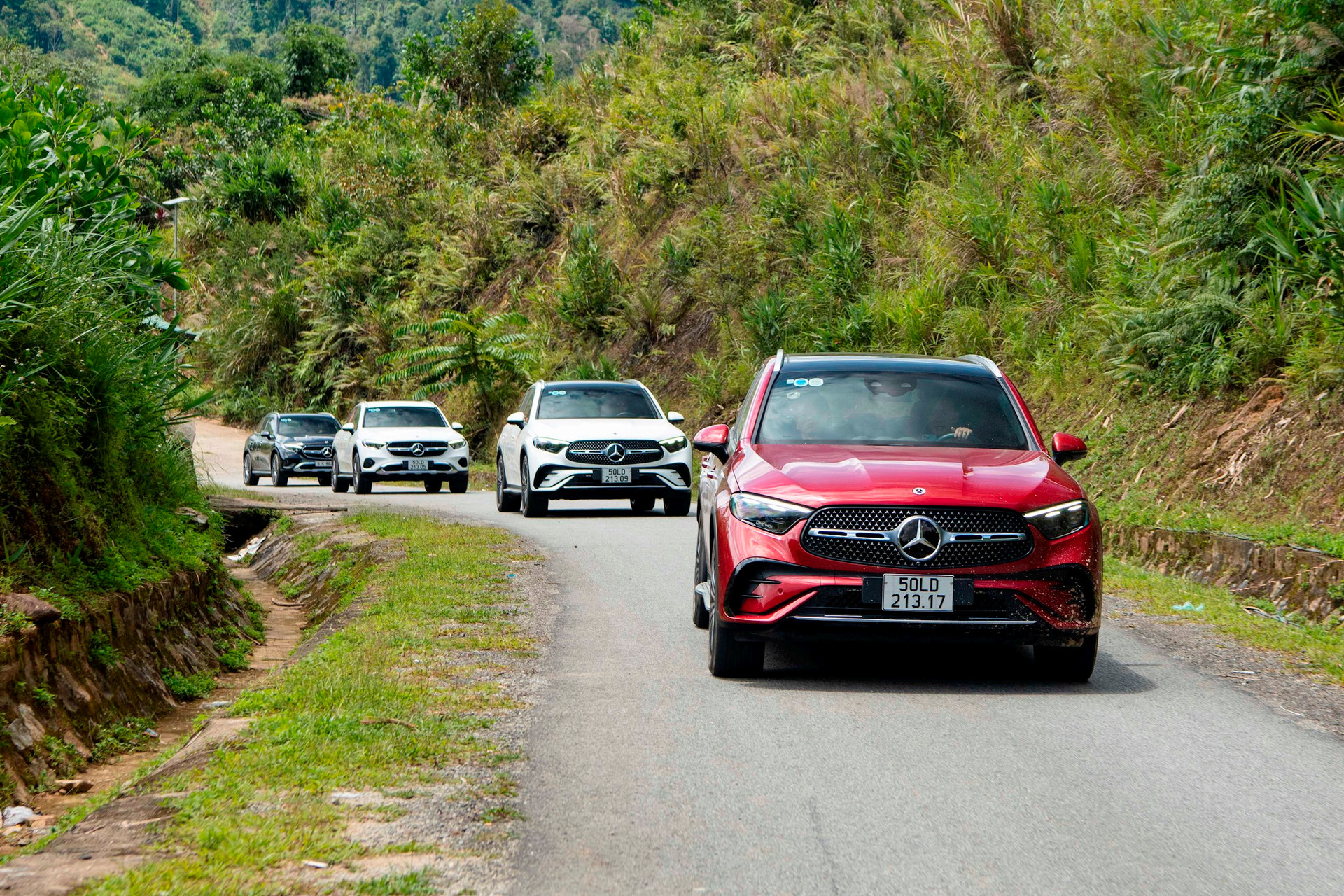 600 km chinh phục cung đường rừng và biển cùng 12 chiếc Mercedes-Benz