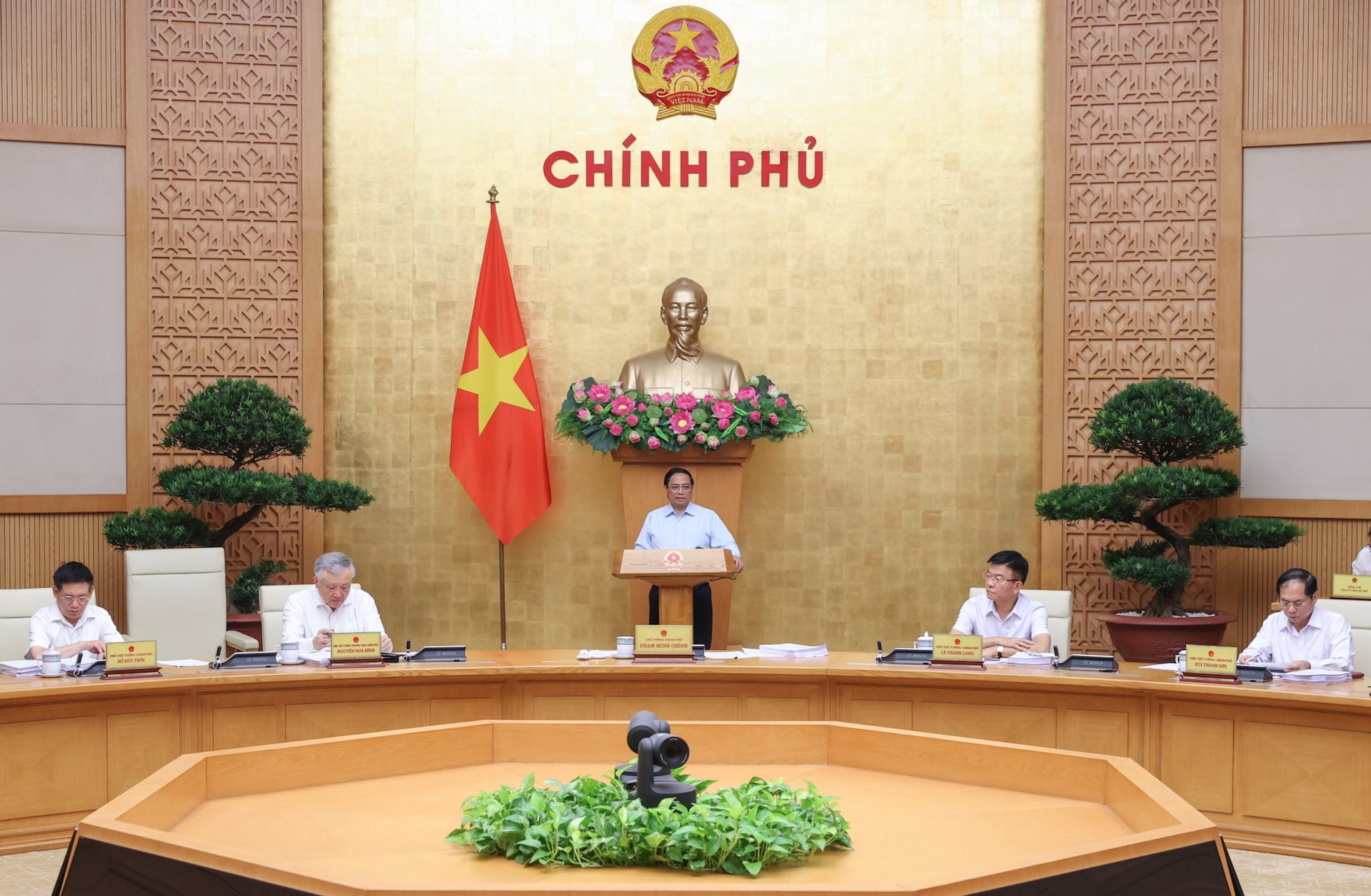 Thủ tướng Chính phủ: Phấn đấu tăng trưởng năm 2024 và 2025 cao hơn để bù lại cho 3 năm trước của nhiệm kỳ