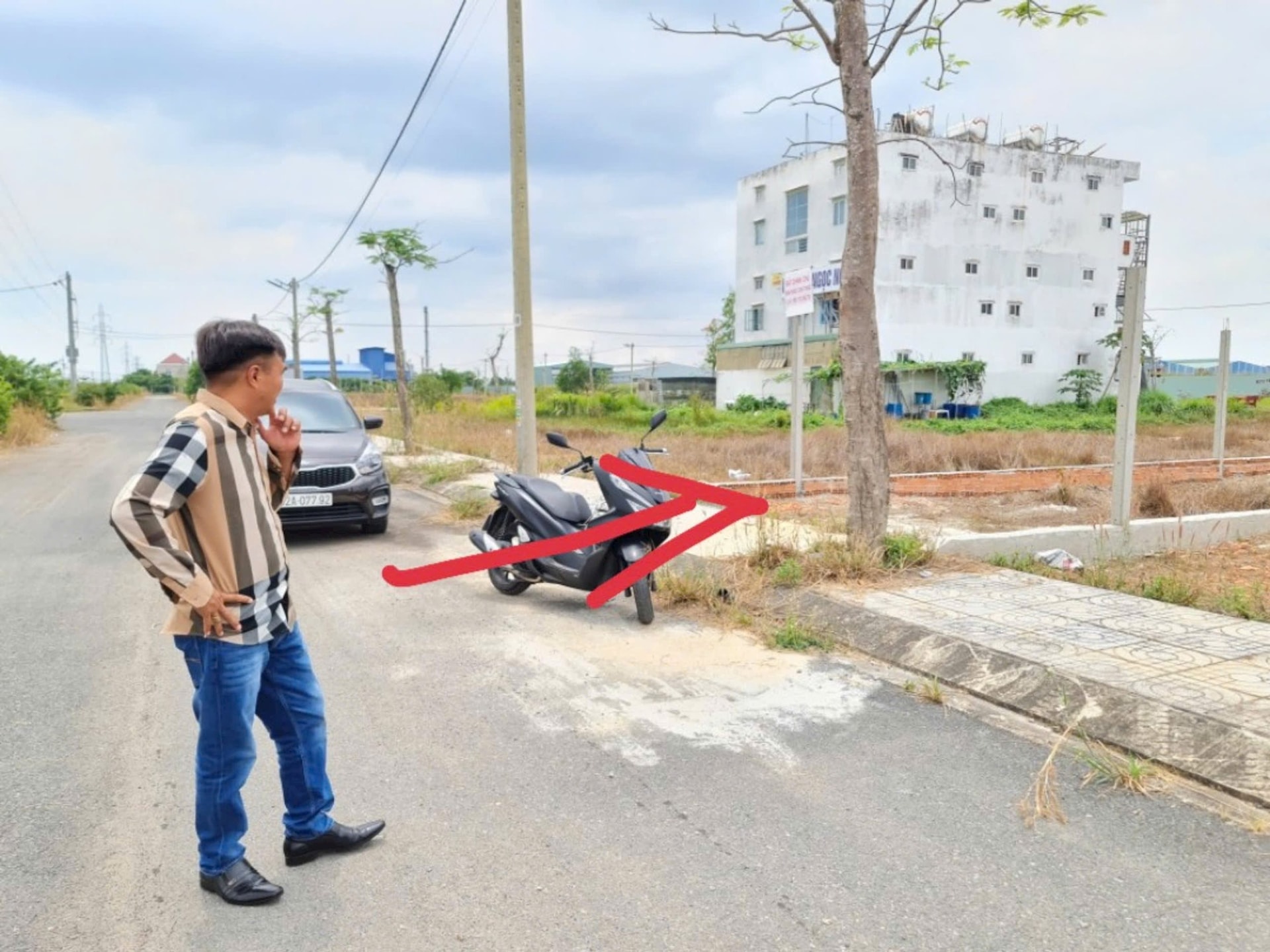 Nỗi niềm nhà đầu tư đất nền: Chê không mua rồi lại tiếc! 