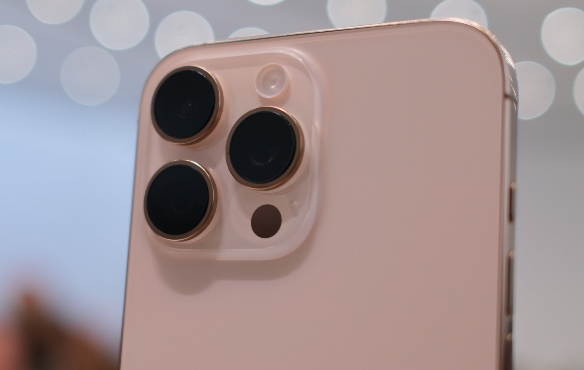 apple-iphone16pro-camera.jpg