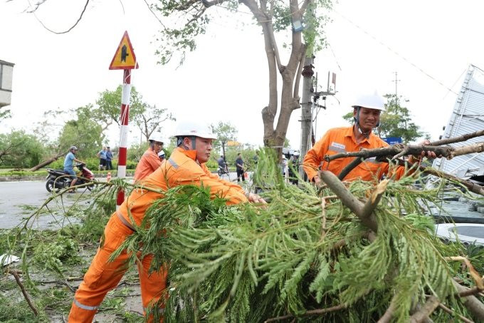 EVN: Gần 230.000 khách hàng bị mất điện do mưa bão