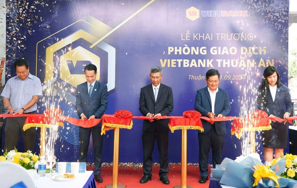 Vietbank và “cú đúp” trong ngày khai trương Điểm Giao dịch thứ 119 – Phòng Giao dịch Vietbank Thuận An