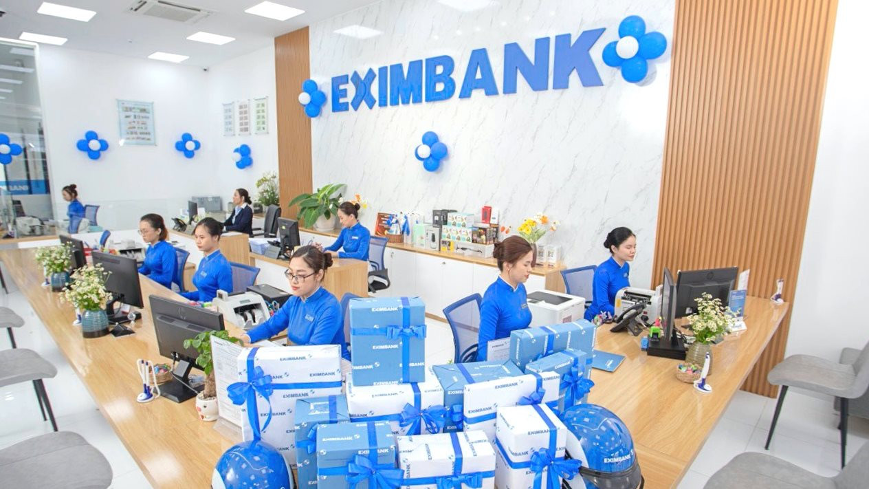 Loạt ngân hàng 'rộn ràng' chia cổ tức: Cổ đông Eximbank sắp nhận tiền mặt lần đầu tiên sau 10 năm, TPBank chia 20% bằng cổ phiếu