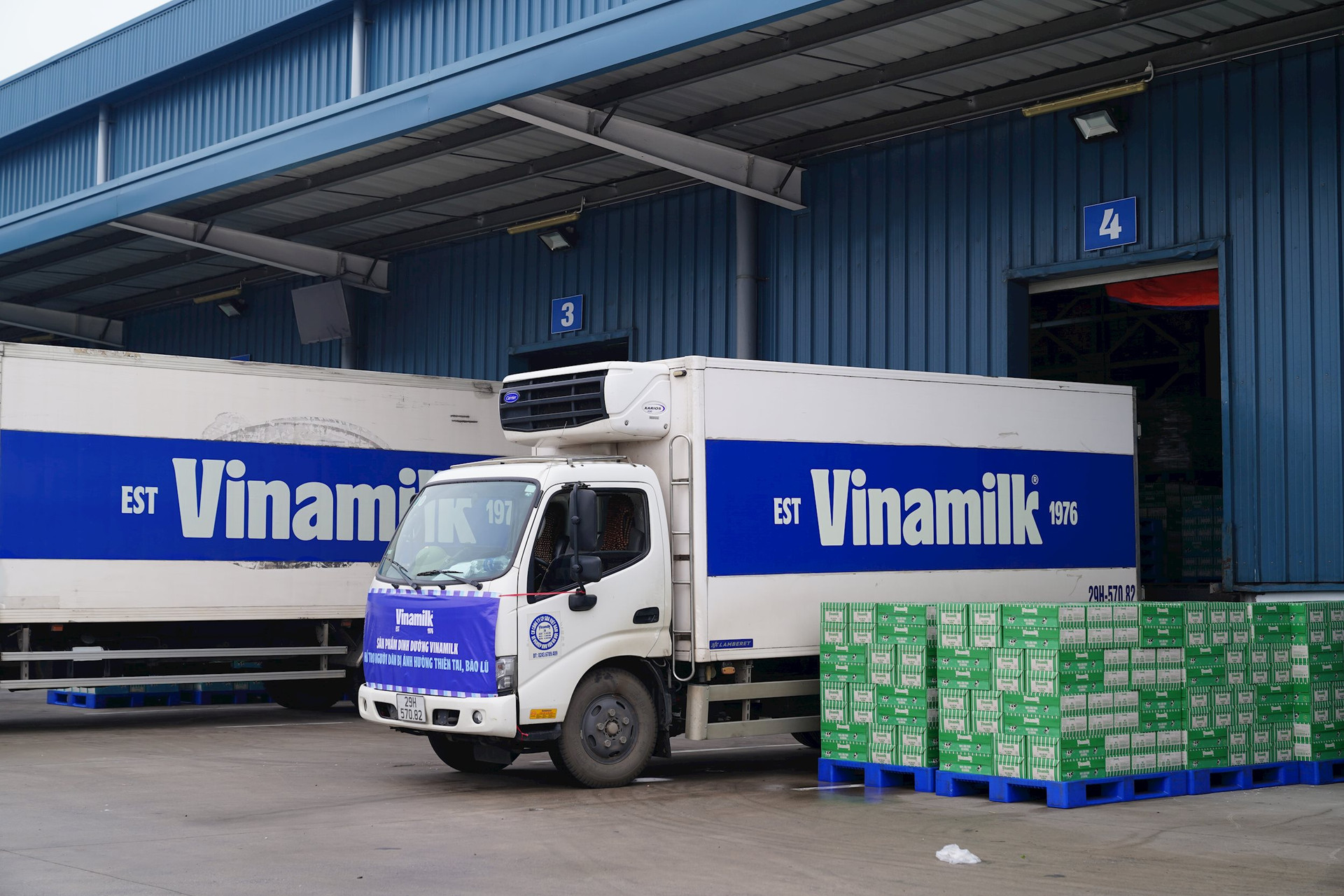 Vinamilk kịp thời hỗ trợ 550.000 sản phẩm thiết yếu cho người dân vùng bão lũ