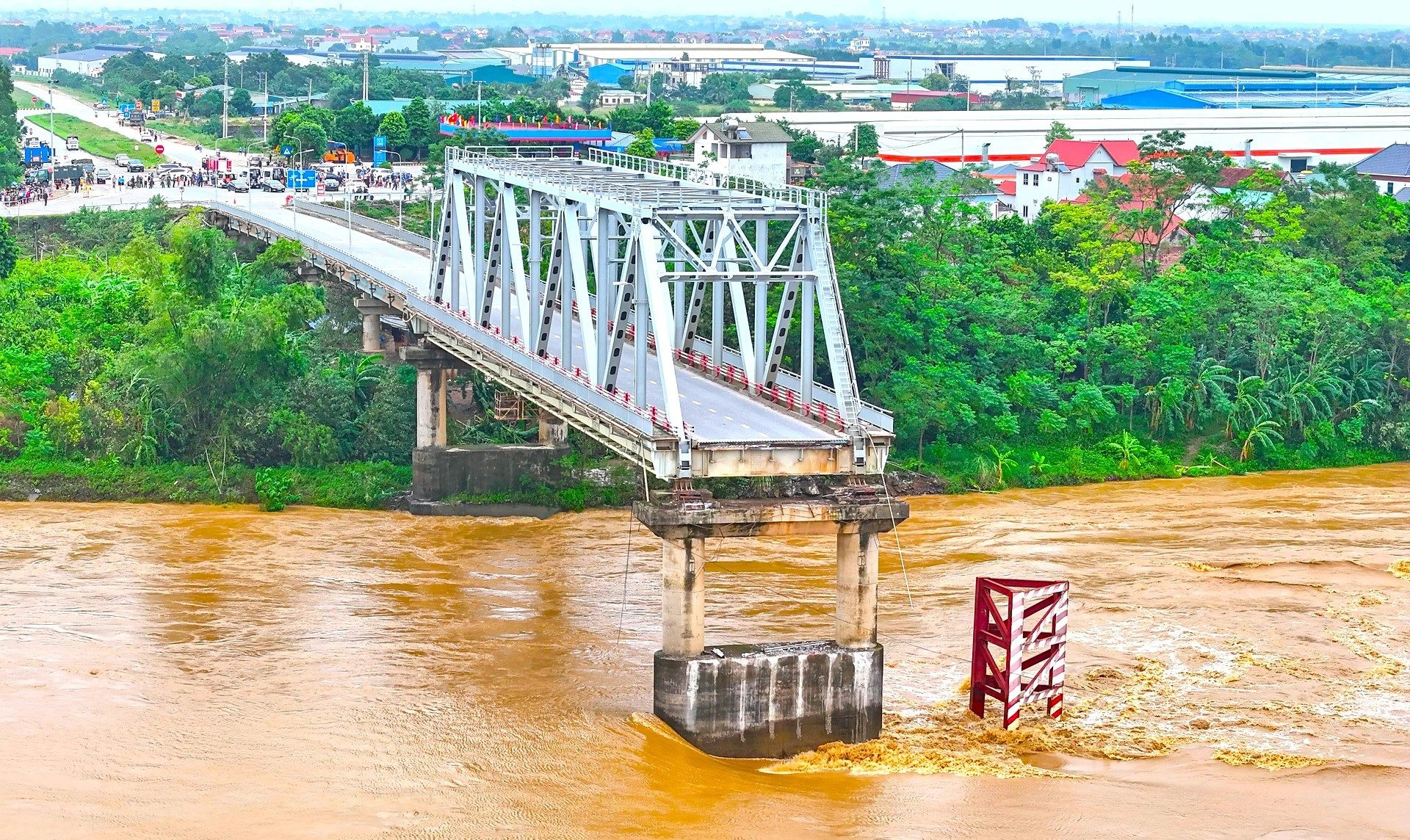 Thủ tướng Chính phủ yêu cầu khẩn trương nghiên cứu đầu tư xây dựng cầu Phong Châu (Phú Thọ) mới