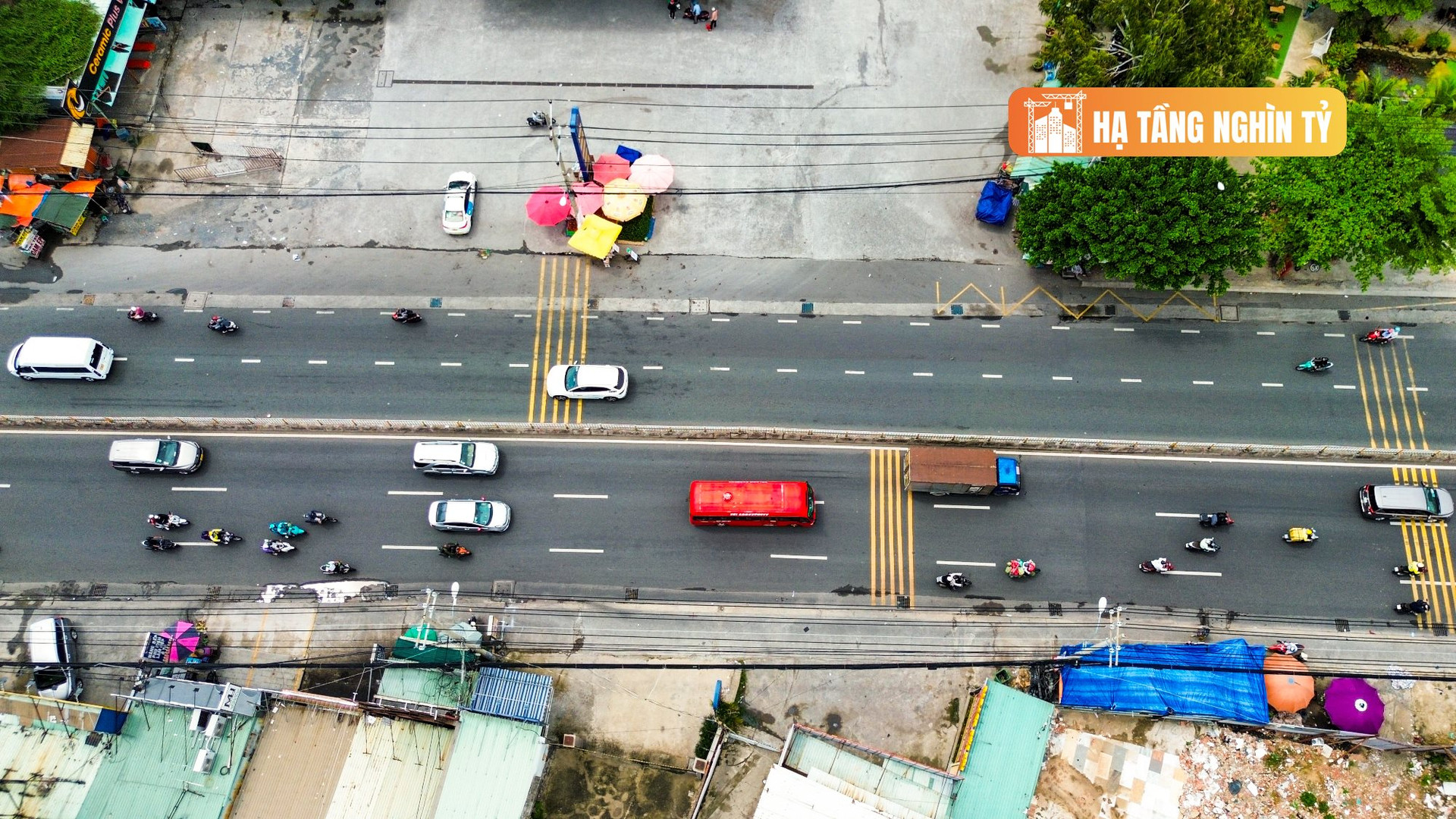 Cảnh đối lập trên con đường huyết mạch nối Thành phố Hồ Chí Minh và Bình Dương: Nơi là đại lộ 8 làn xe, nơi đang chuẩn bị 14.000 tỷ để mở rộng