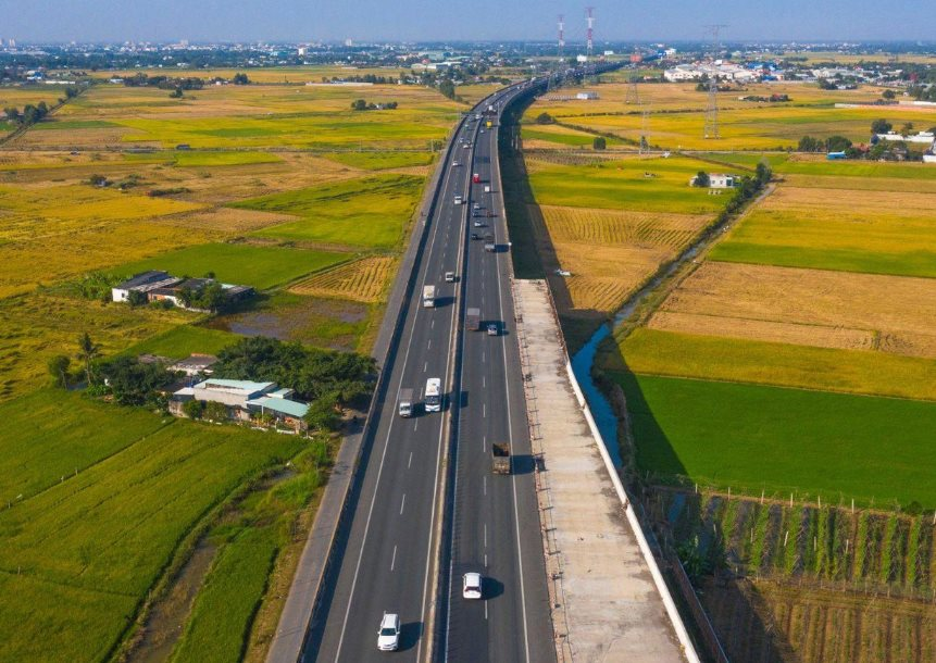 Triển khai cao điểm "500 ngày đêm thi đua hoàn thành 3.000km đường cao tốc"