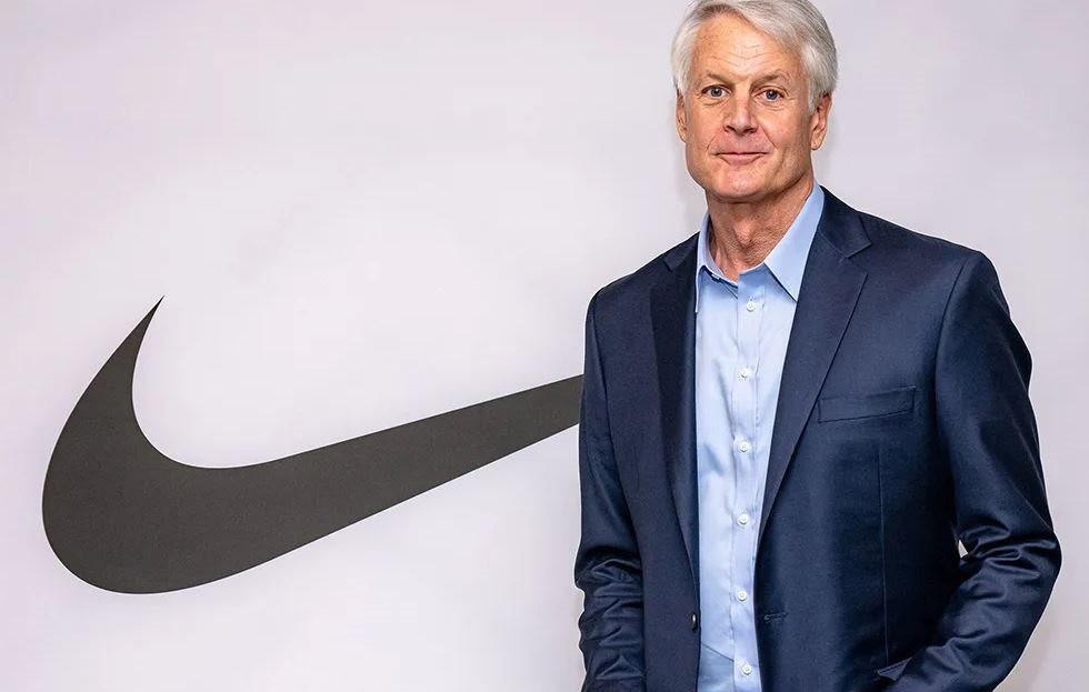 CEO Nike bất ngờ từ chức