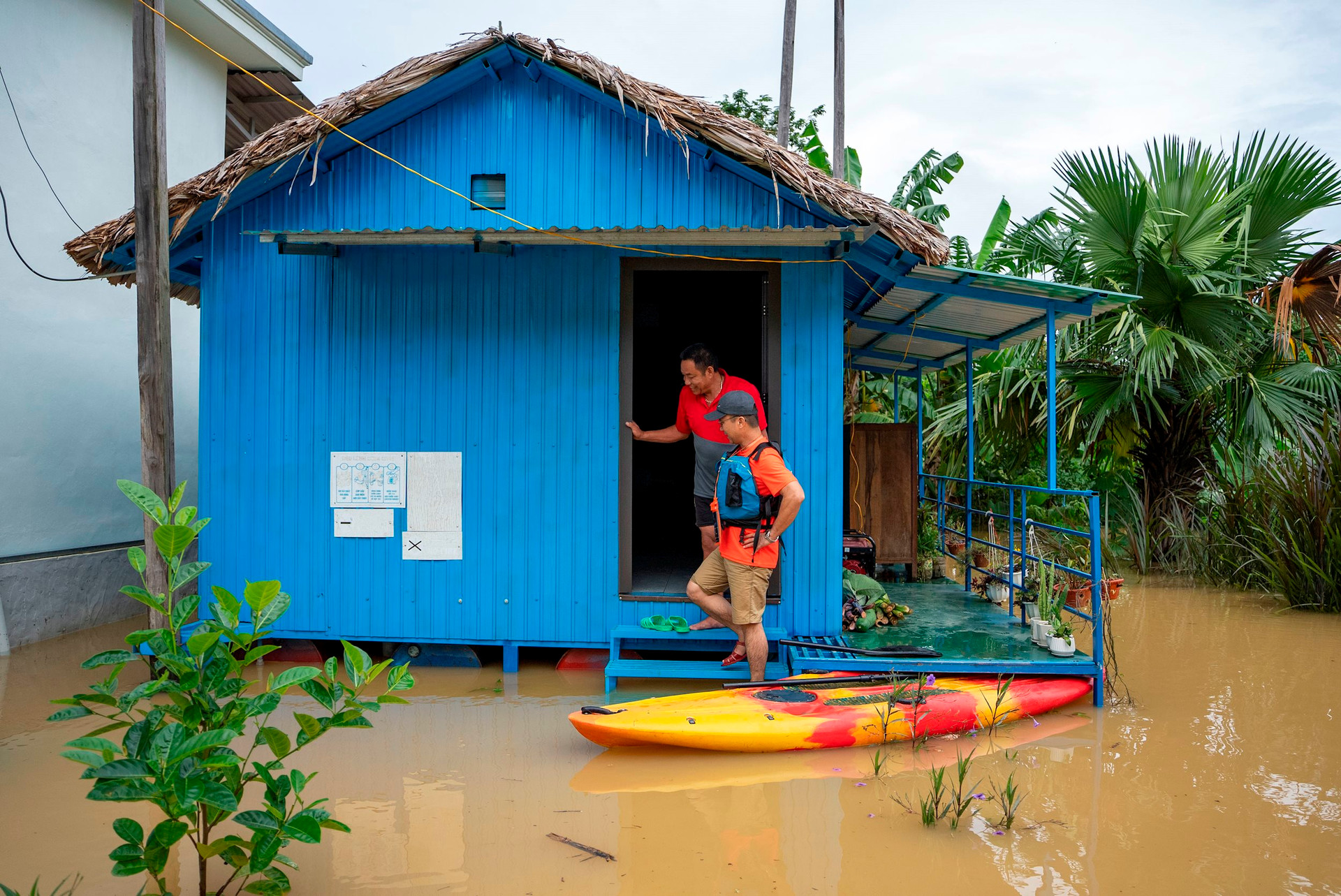 Những căn homestay làm trên nhà nổi tại rốn lũ Tân Hoá (Quảng Bình) và cách Oxalis biến lũ lụt thành cơ hội kinh doanh du lịch