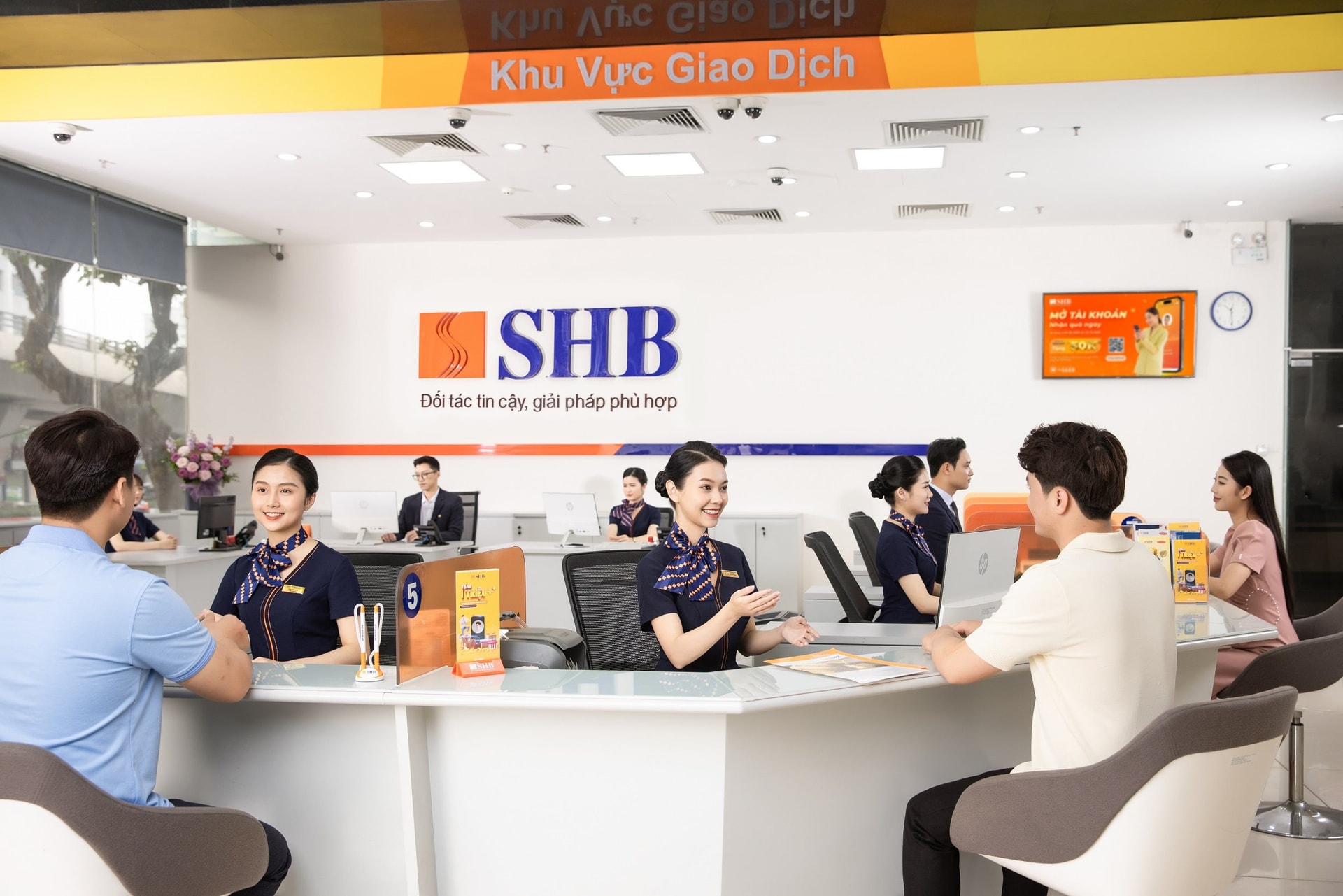 SHB - Hành trình khẳng định giá trị "Ngân hàng vì con người", vì một cuộc sống tốt đẹp hơn