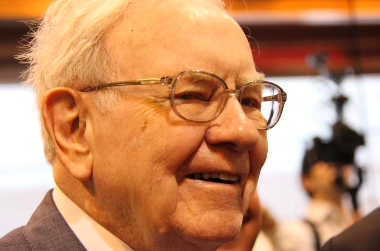 Không thực hiện bất kỳ thương vụ đầu tư nào trong thời gian gần đây, Warren Buffett đang gửi một tín hiệu cảnh báo 'trị giá' 300 tỷ USD đến thị trường 