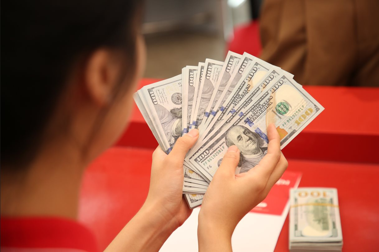 Giá USD bất ngờ tăng mạnh