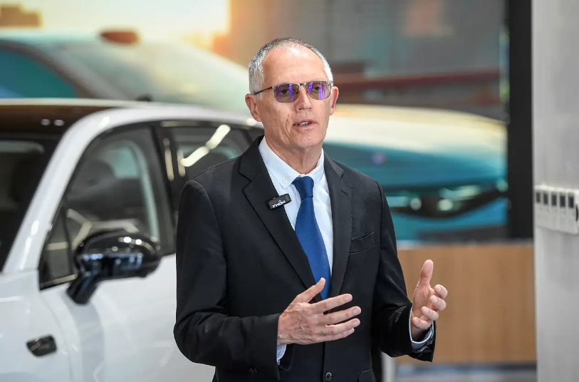 CEO công ty mẹ sở hữu hàng loạt hãng xe từ Fiat tới Chrysler, Peugeot đưa ra 'cảnh báo nóng' về thị trường xe điện