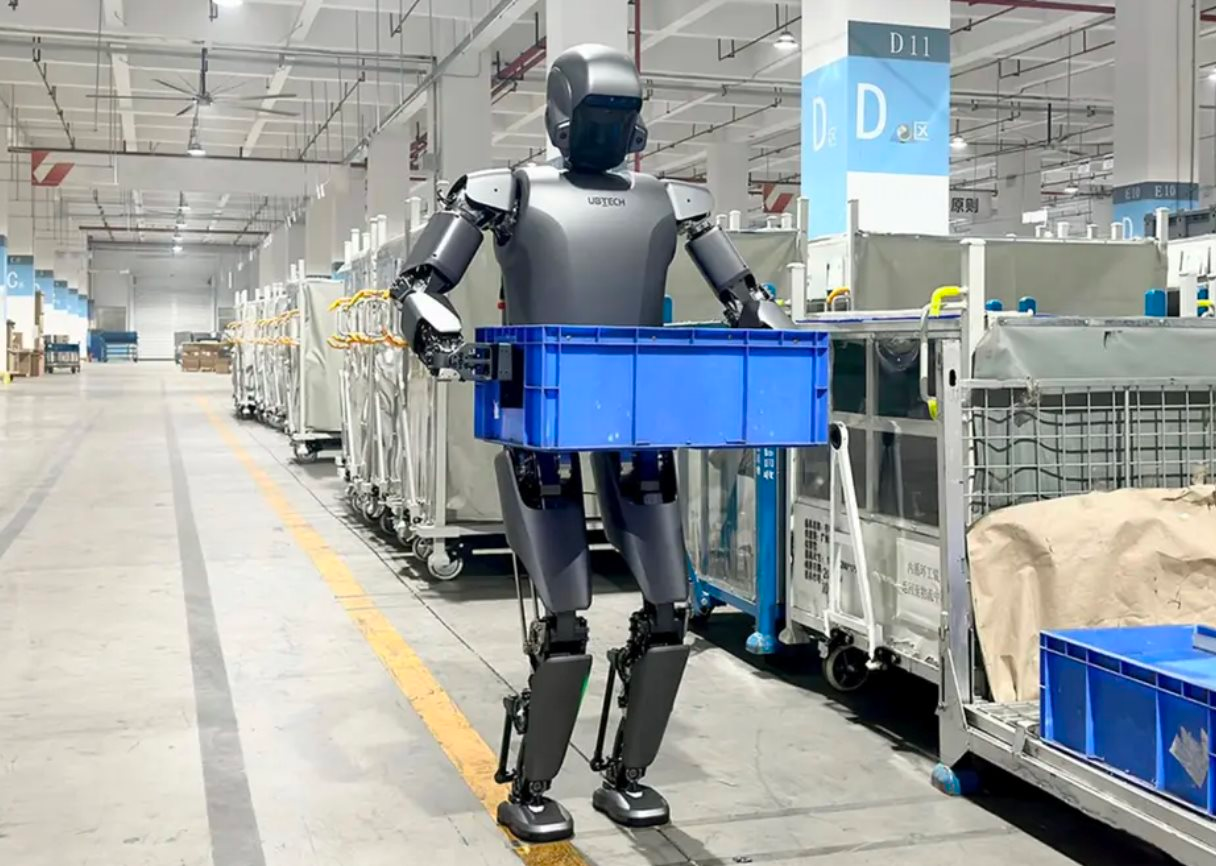 Robot hình người của Trung Quốc 'đắt hàng như tôm tươi': Vừa ra mắt đầu tuần này đã nhận nửa triệu đơn đặt hàng, nhà sản xuất xe điện lớn nhất thế giới cũng "tuyển dụng" ngay lập tức  