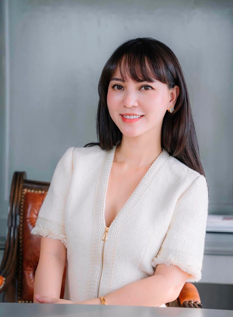 beauty-blogger-noi-tieng-ung-xu-kheo-voi-me-chong-la-ai.jpg