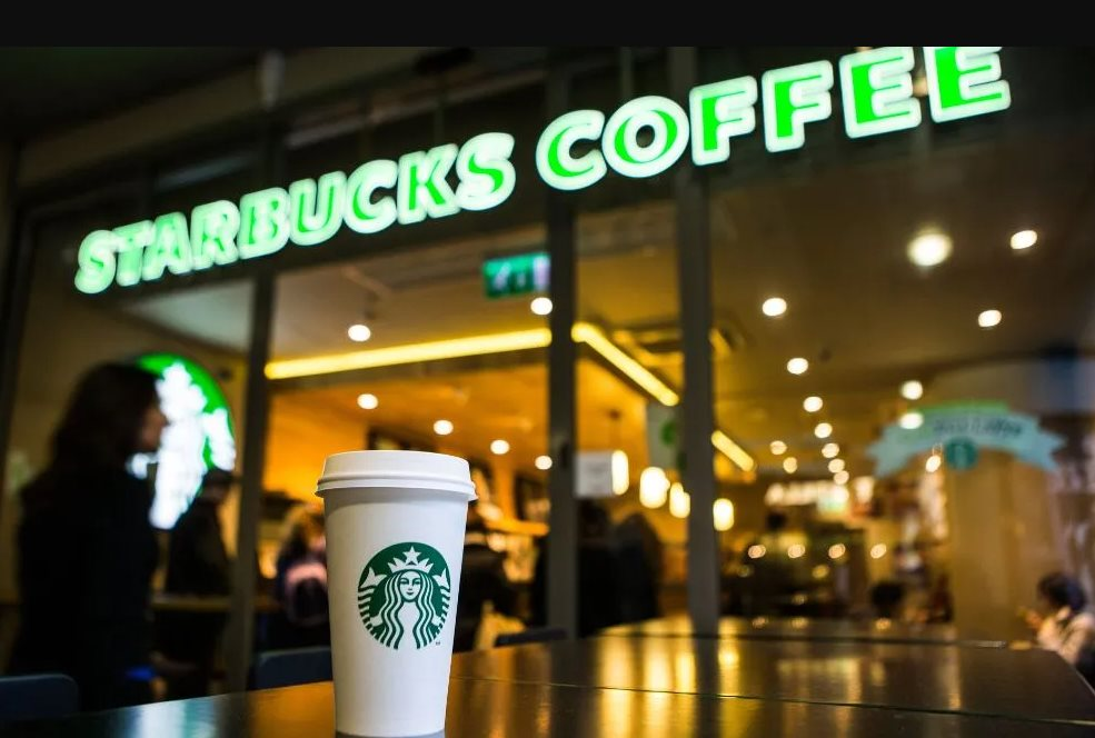 Starbucks chìm vào khủng hoảng: Doanh số giảm 7%, phải hoãn báo cáo kế hoạch cho năm 2025, bí kíp thành công trong đại dịch Covid-19 đang phản tác dụng