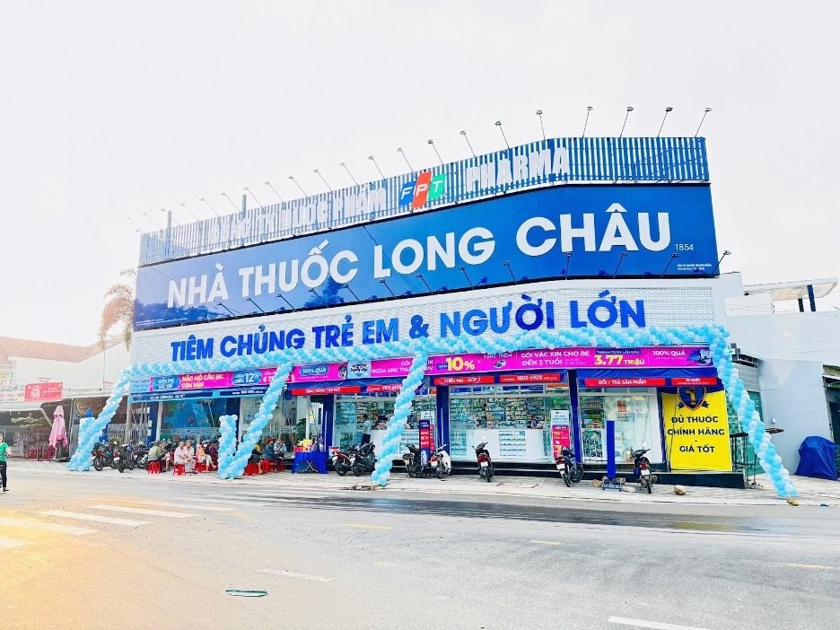 Mở rộng thần tốc như Long Châu: Tăng thêm hơn 350 điểm bán từ đầu năm, riêng quý III mở gần 150 điểm bán, góp hơn 60% doanh thu của công ty mẹ