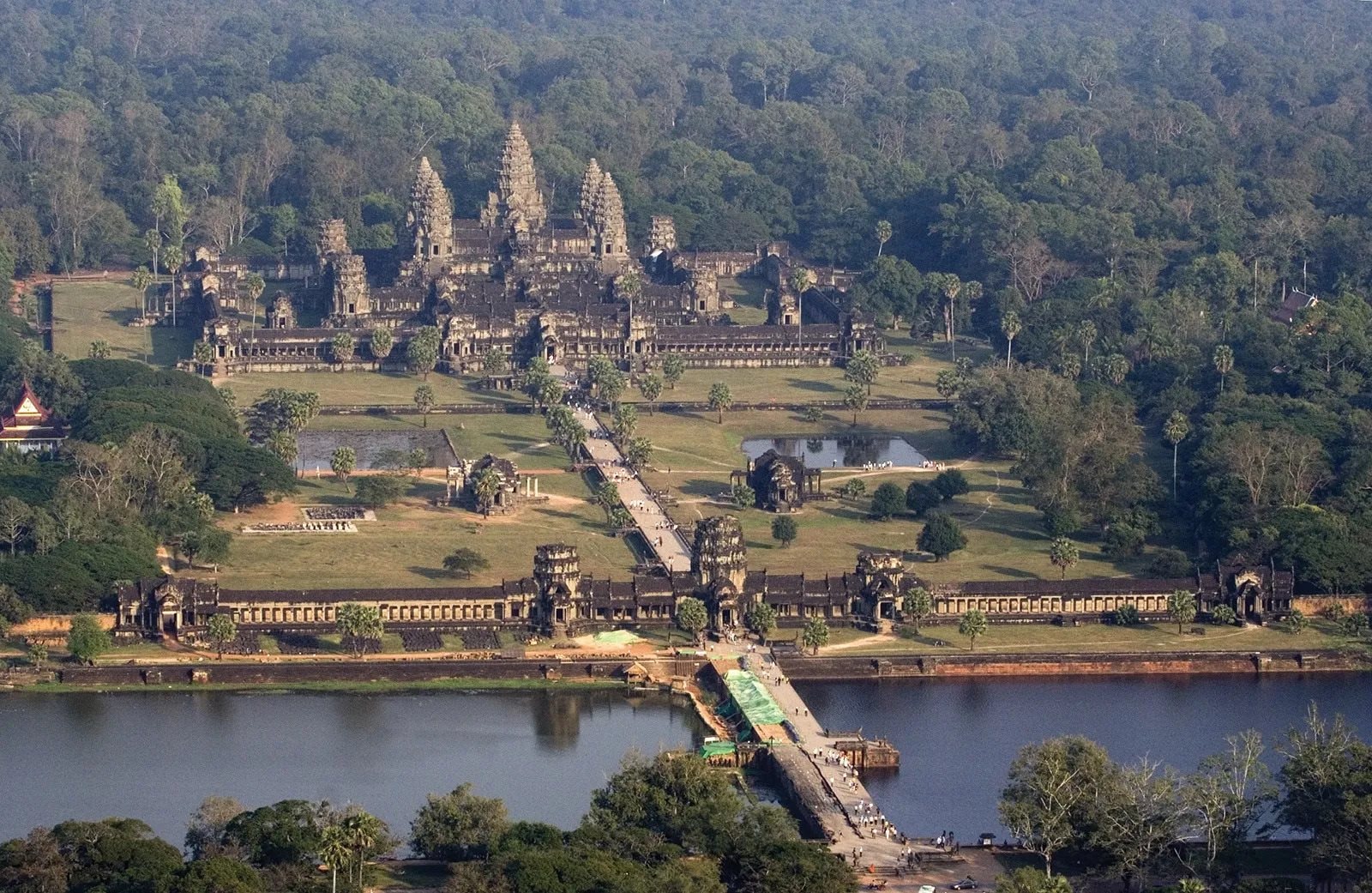 overview-complex-angkor-wat-cambodia.jpg.jpg