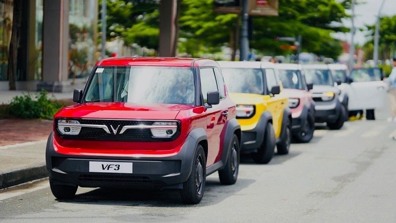 Đối tác muốn mua 2.200 xe điện VinFast để lập hãng taxi mới: Sắp trả cổ tức bằng tiền, cổ phiếu "bốc đầu" lên sát đỉnh lịch sử