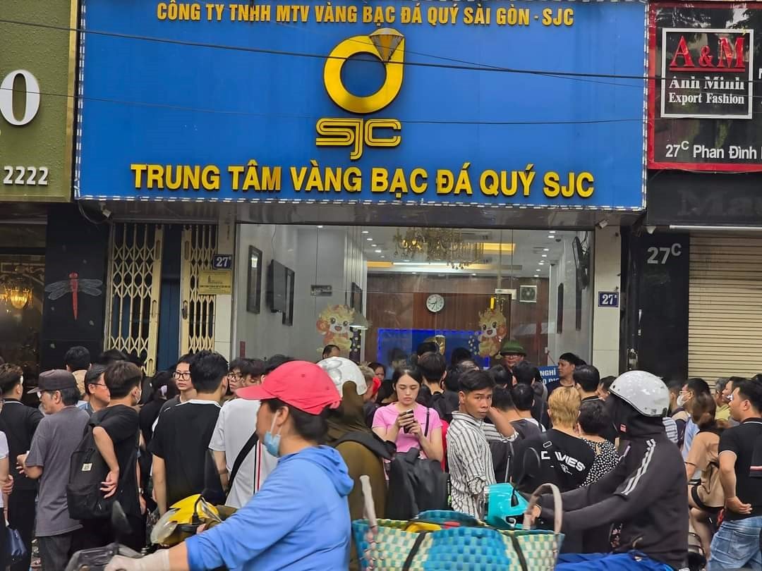 Giá vàng lao dốc quá nhanh trong chiều nay, dân chơi vàng online nhốn nháo