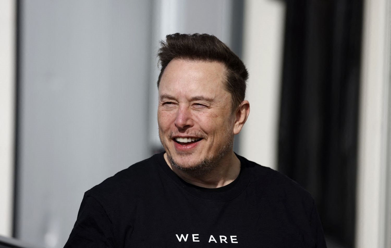 Elon Musk tự hủy kế hoạch nhiều người chờ mong của Tesla - Vô tình 'dọn đường' cho VinFast?