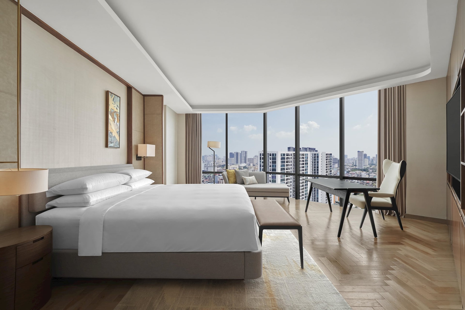 hansw_presidential-suite-bedroom-with-city-view.jpg