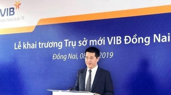 Phó Tổng Giám đốc VIB vừa chi hơn 50 tỷ mua cổ phiếu ngân hàng