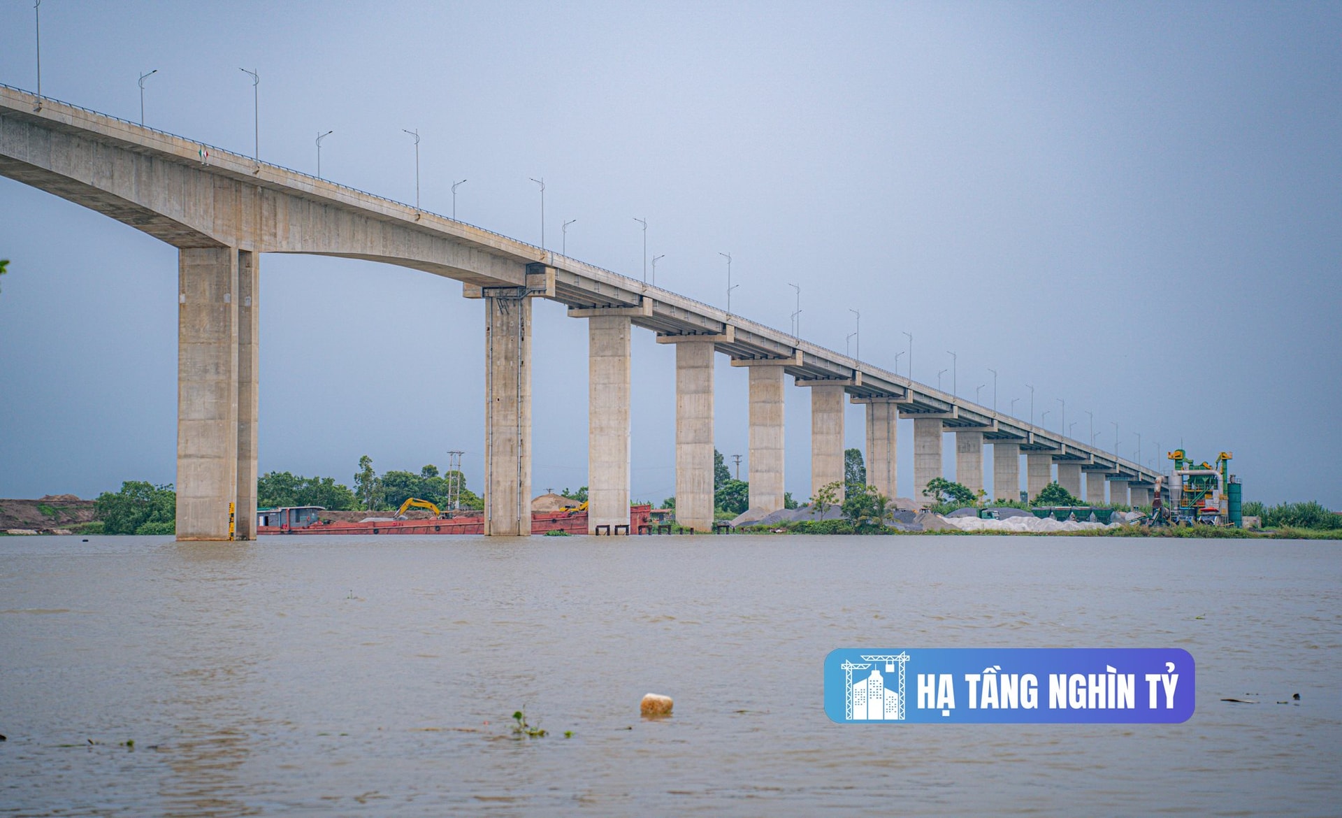 Toàn cảnh cây cầu huyết mạch sẽ kết nối trung tâm thành phố Hải Phòng với khu vực được đề xuất làm sân bay quốc tế Tiên Lãng 