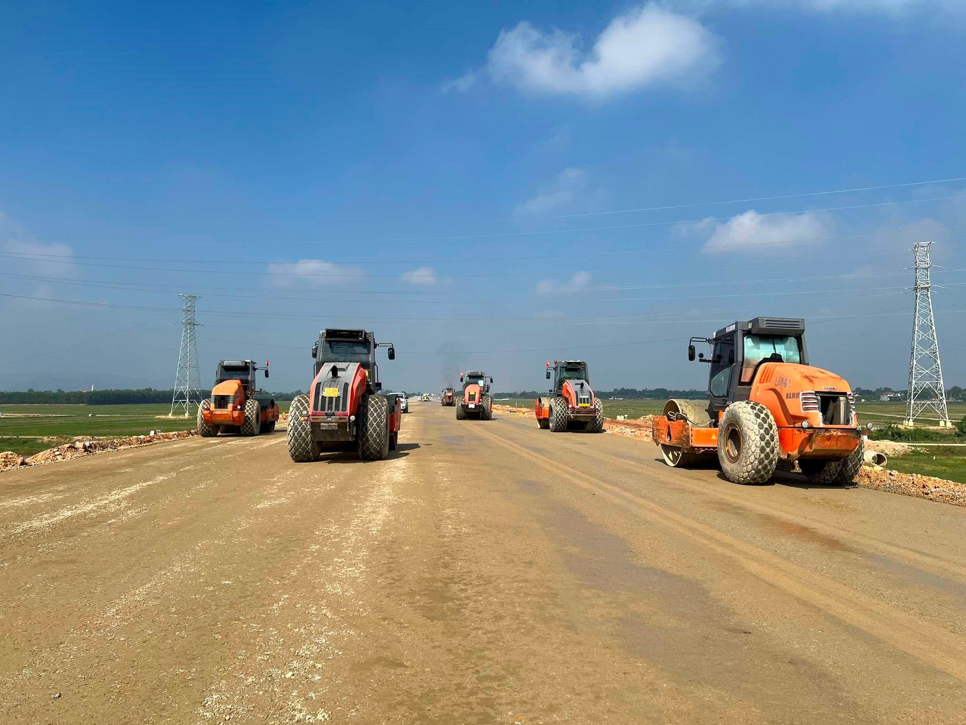 Cao tốc Hàm nghi - Vũng Áng: 500 ngày đêm "ăn, ngủ" trên công trường, phấn đấu về đích vào 30/4/2025