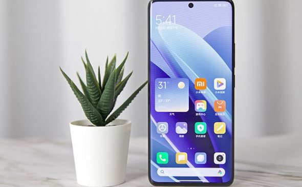 Điện thoại "cao cấp trong vóc dáng tầm trung" Xiaomi: Màn OLED, camera 200MP, giá chưa đến 10 triệu