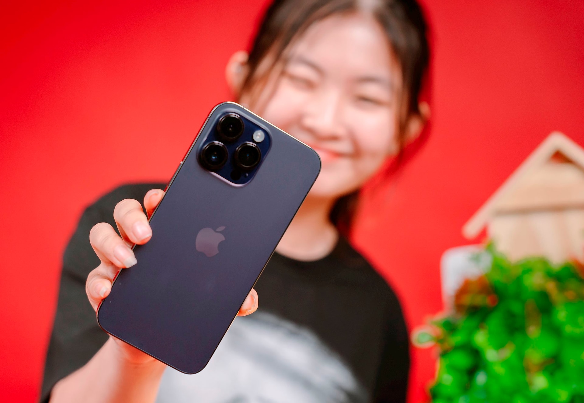 iPhone cũ không thể bỏ lỡ dịp Black Friday, iPhone 15 Pro Max giảm giá khó tin