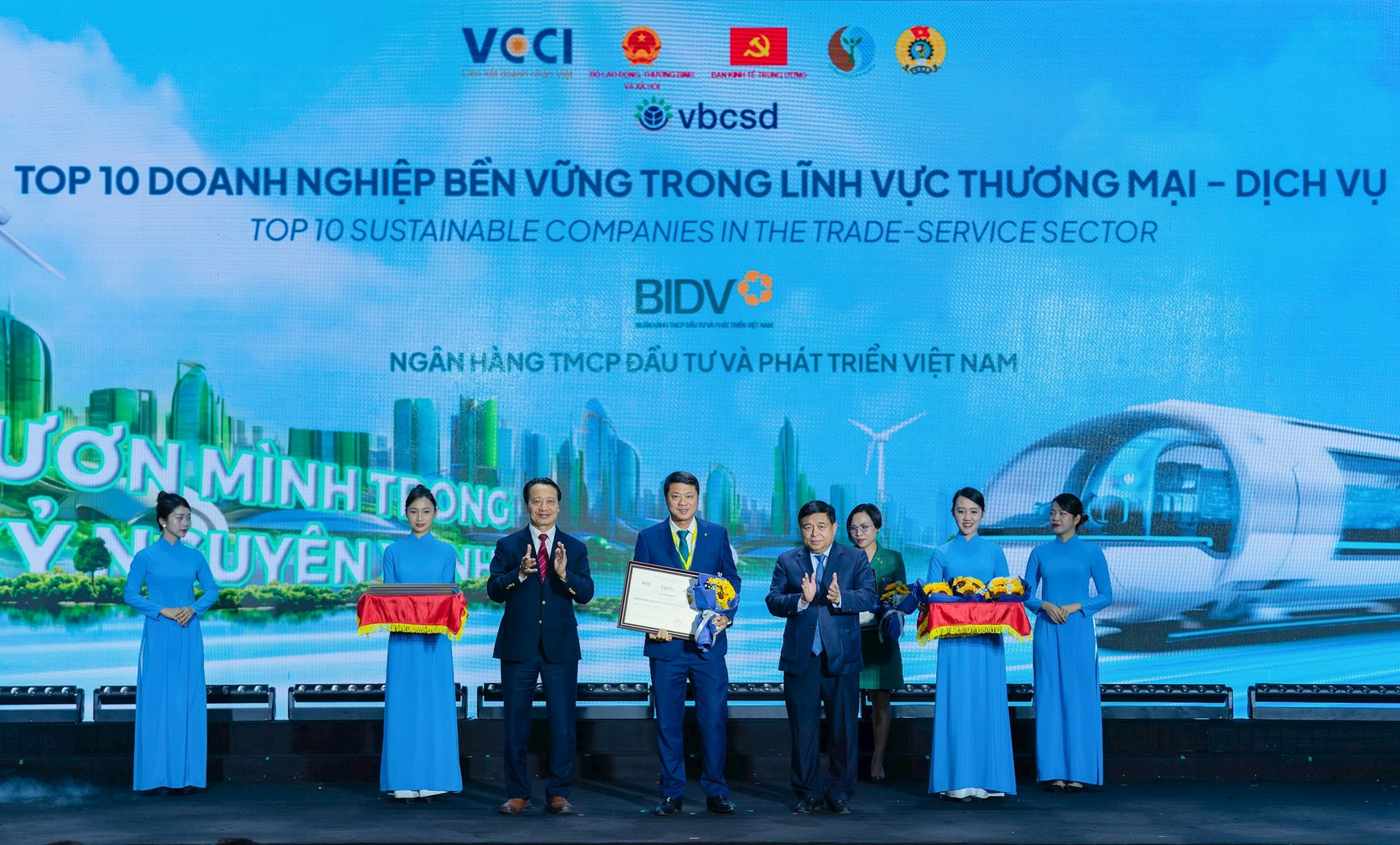 BIDV lần thứ 6 vào Top 10 Doanh nghiệp bền vững ﻿﻿lĩnh vực thương mại - dịch vụ