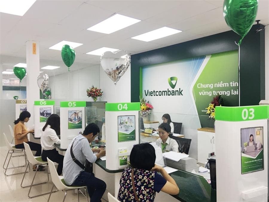 Tạm ngừng giao dịch với người phụ nữ yêu cầu chuyển 230 triệu, nhân viên ngân hàng Vietcombank nhận được thư cảm ơn